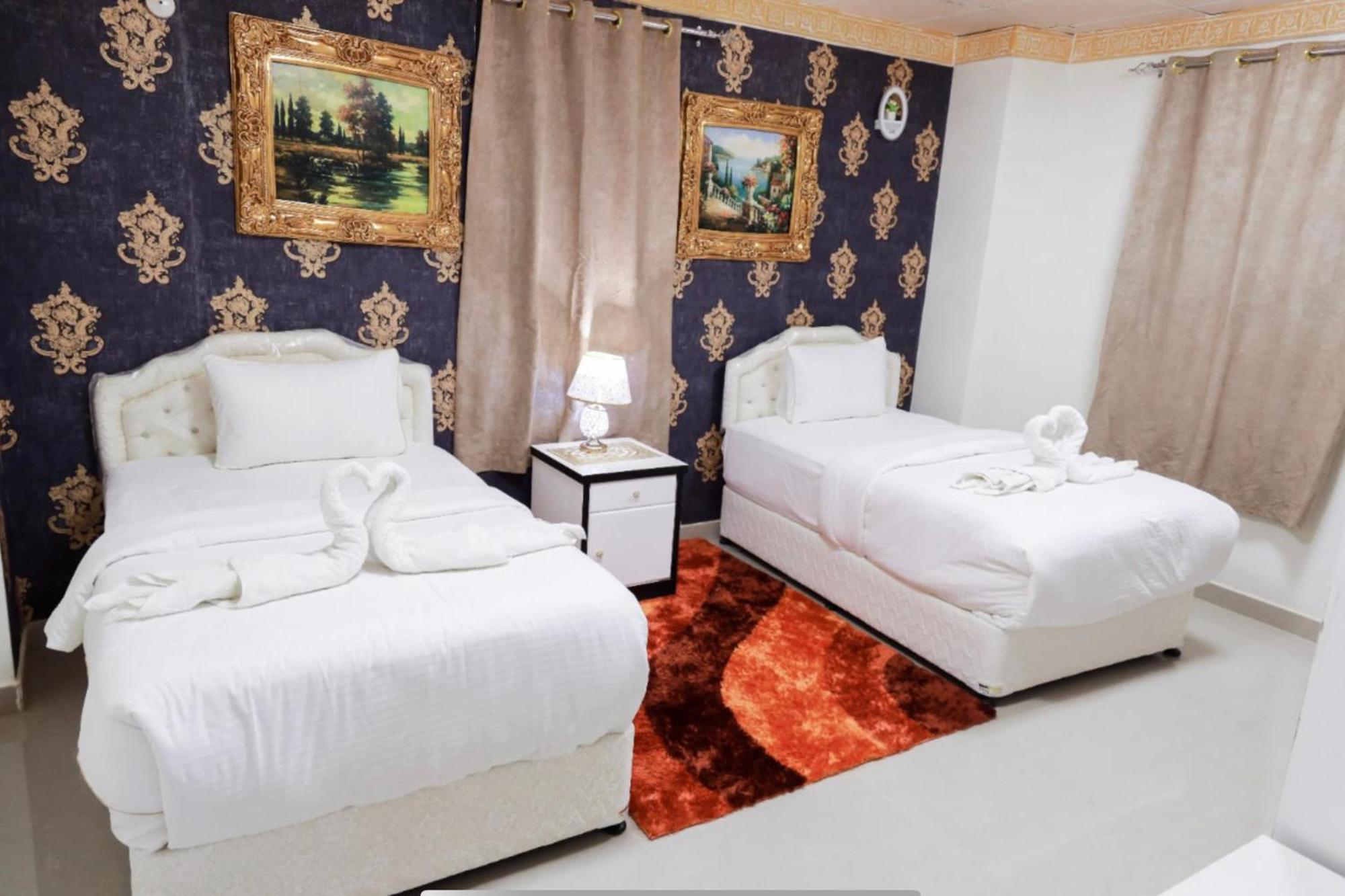 Capital O 141 Golden Rays Hotel Ibrā Extérieur photo
